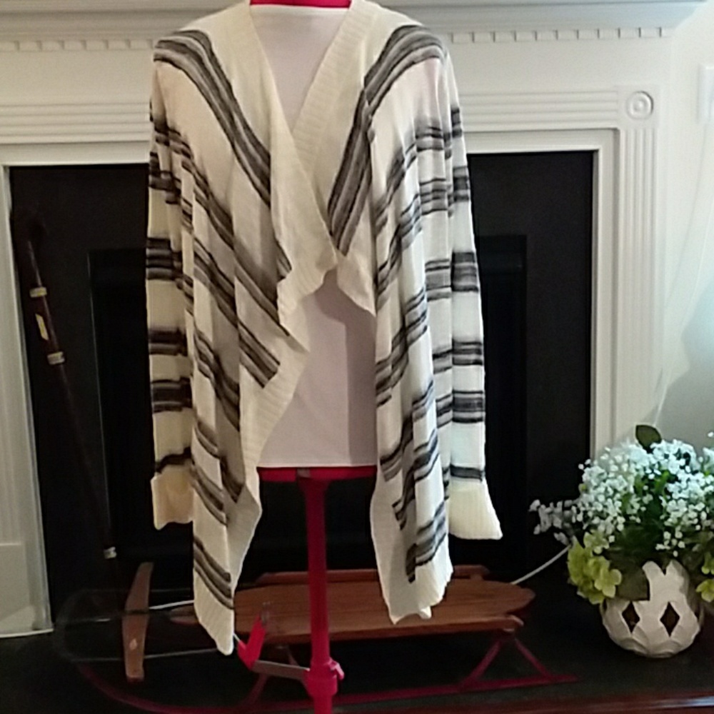 PINK REPUBLIC OPEN CARDIGAN MED. NEW